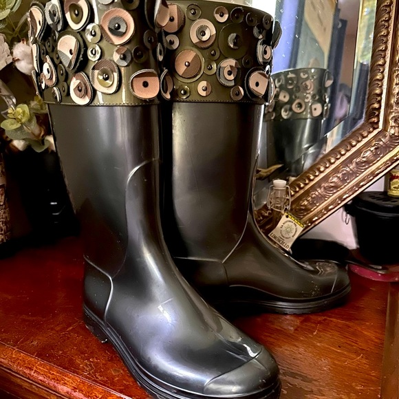 RARE!!!! BURBERRY Button Boots - Picture 5 of 6